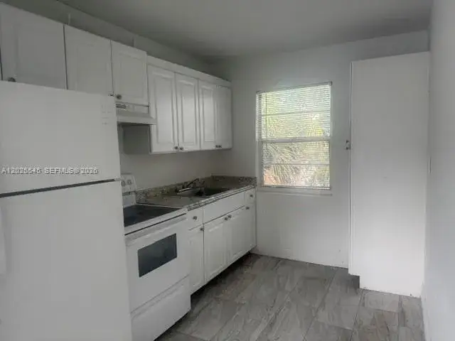 2 bedroom 1 bath Residential Lease for rent at 608 5th St # 8, West Palm Beach FL 33401