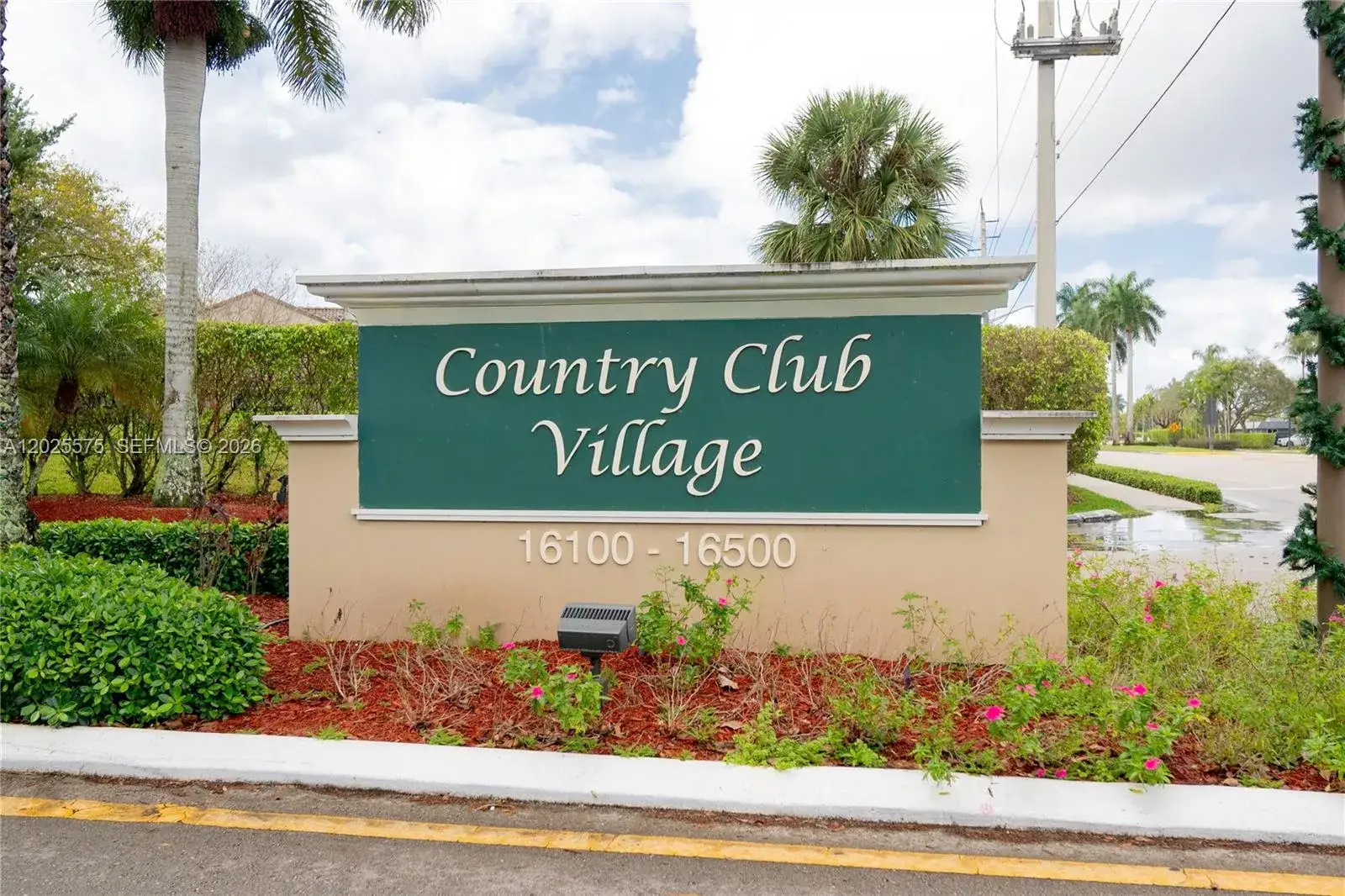 2 bedroom 2 bath Residential for sale at 16400 NE GOLF CLUB RD # 305, Weston FL 33326
