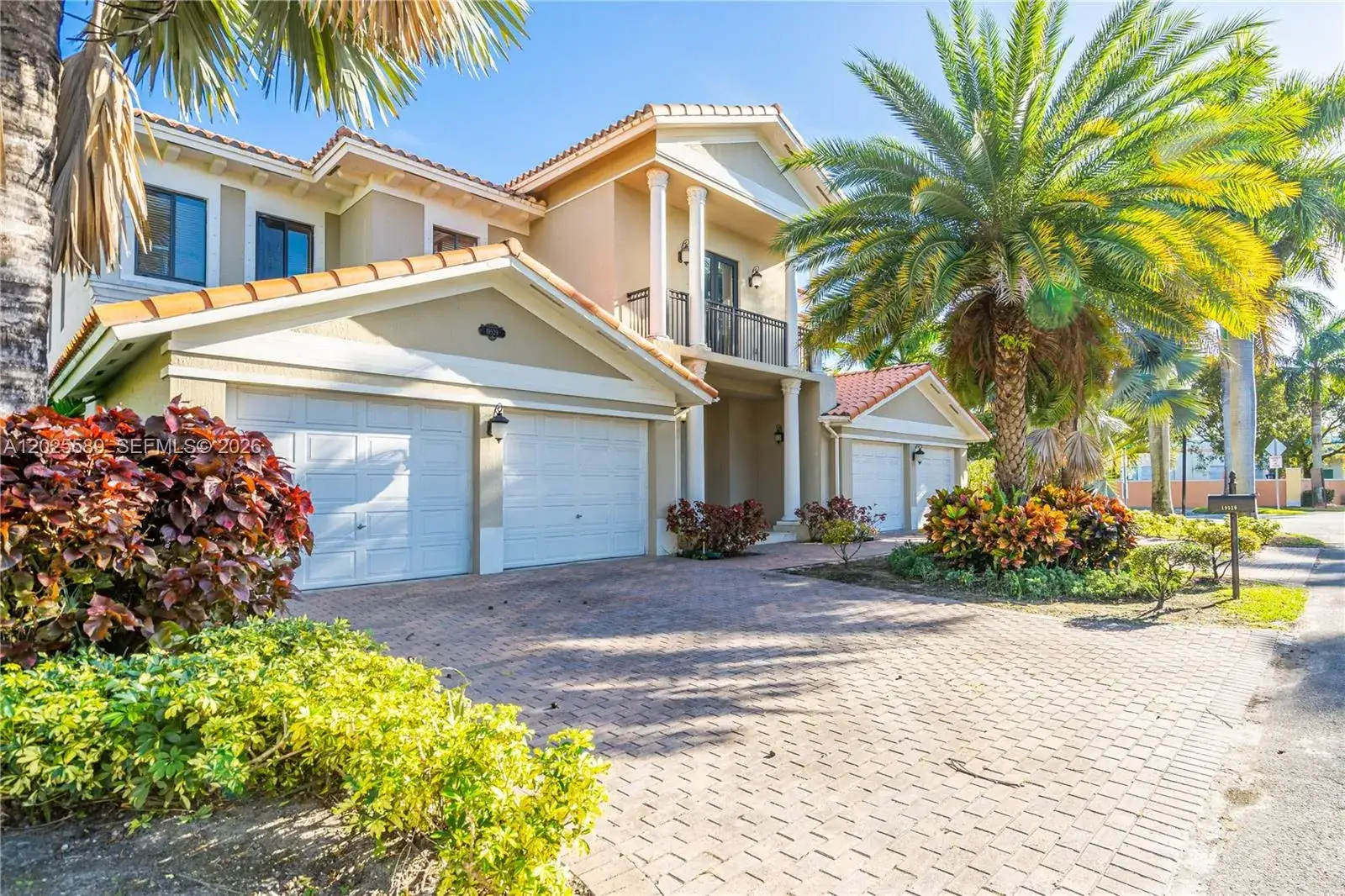 6 bedroom 5 bath Residential for sale at 19529 SW 80th Ct, Cutler Bay FL 33157