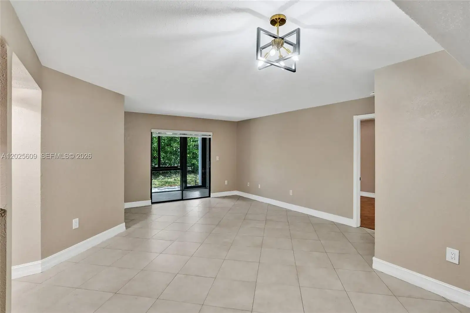 2 bedroom 2 bath Residential for sale at 927 NE 199th St # 103, Miami FL 33179