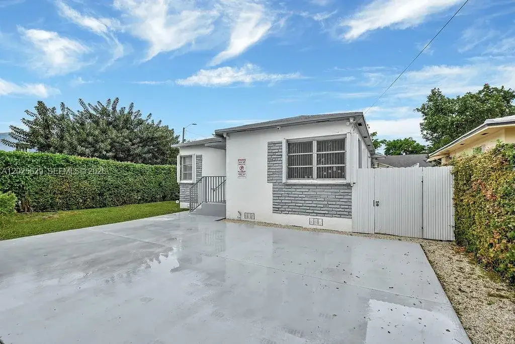 3 bedroom 2 bath Residential for sale at 600 NW 34th Ave, Miami FL 33125