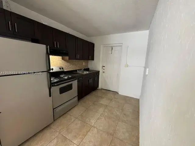 2 bedroom 1 bath Residential Lease for rent at 608 5th St # 3, West Palm Beach FL 33401