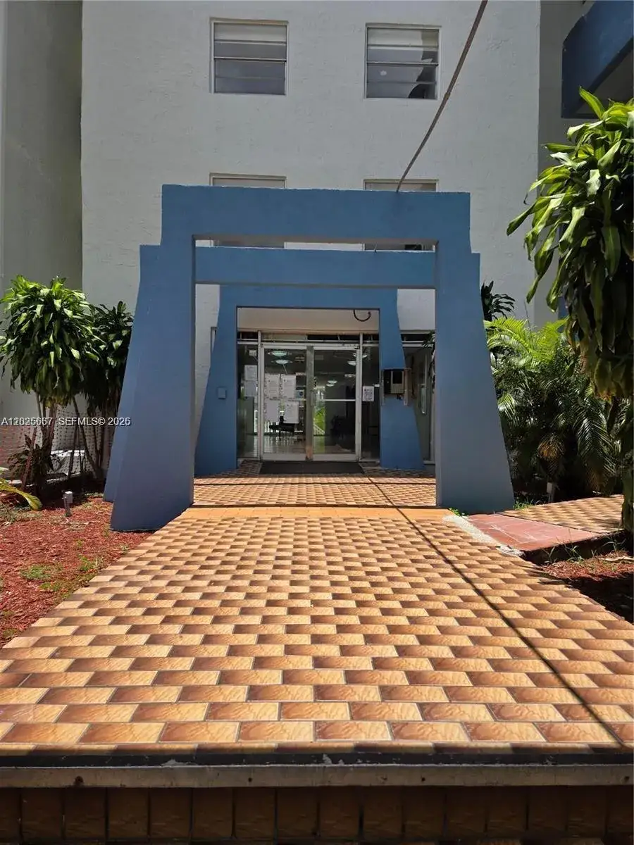 1 bedroom 1 bath Residential Lease for rent at 5050 NW 7th St # 610, Miami FL 33126