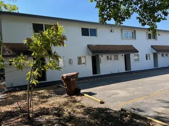 2 bedroom 2 bath Residential Lease for rent at 4424 W 12th Ln # 7, Hialeah FL 33012