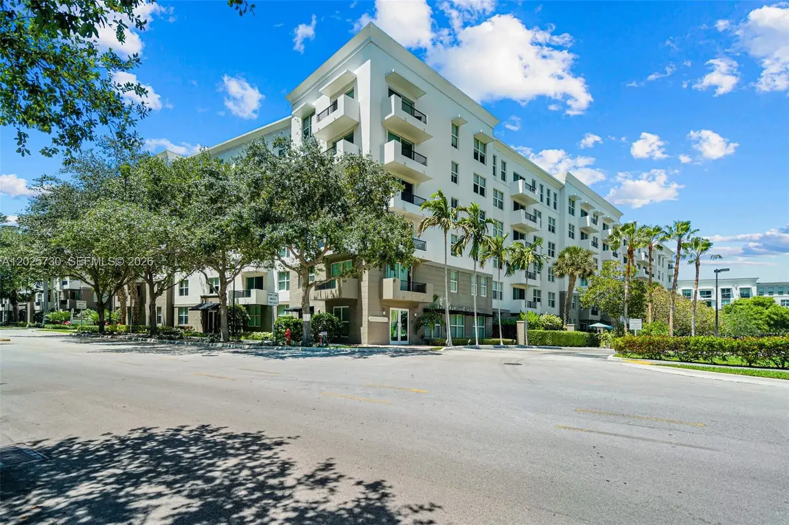 1 bedroom 1 bath Residential for sale at 2421 NE 65th St # 408, Fort Lauderdale FL 33308