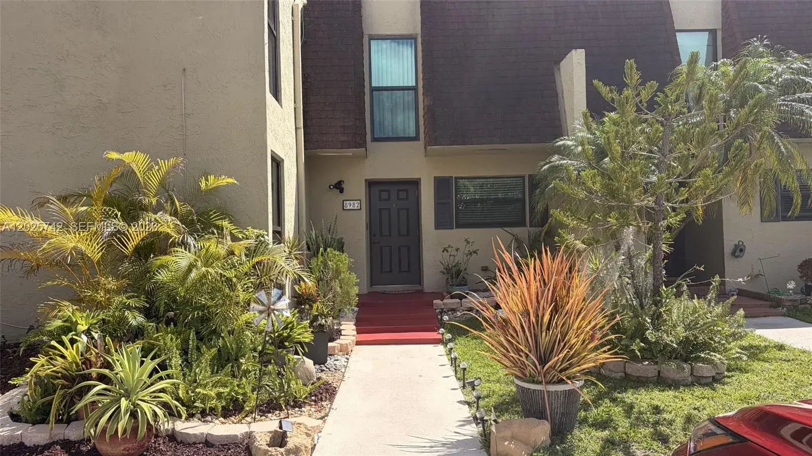 2 bedroom 1 bath Residential for sale at 8982 Palm Tree Ln # 8982, Pembroke Pines FL 33024