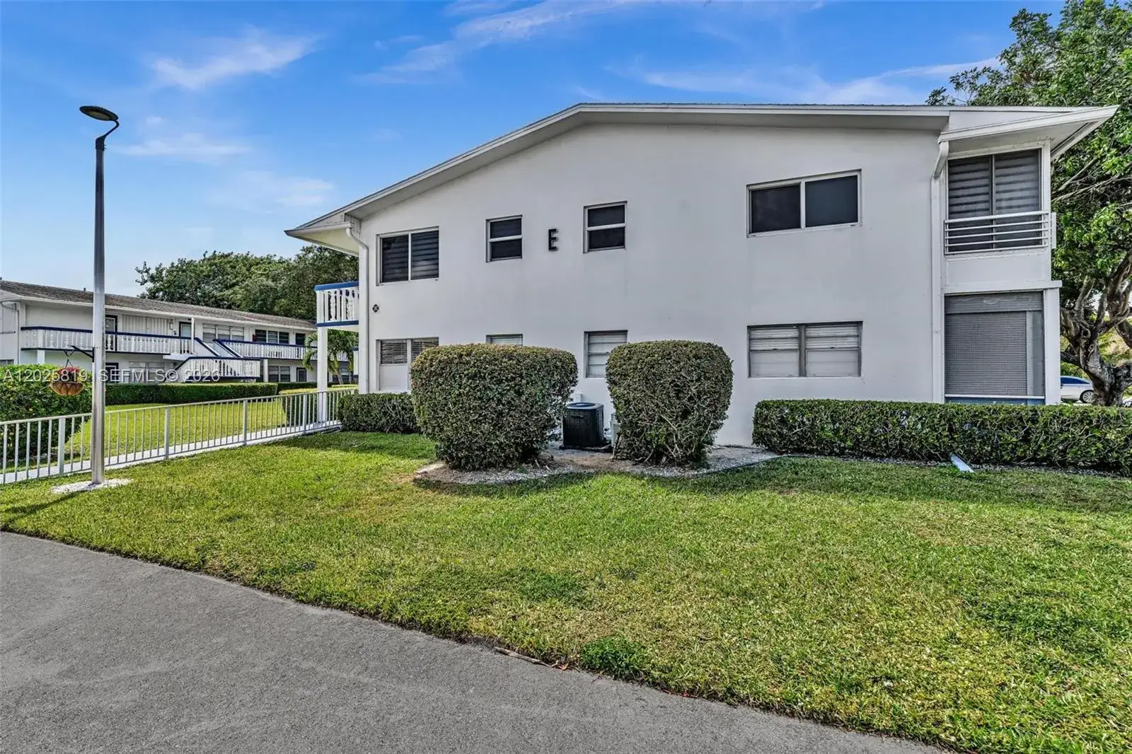 2 bedroom 1 bath Residential for sale at 117 Westbury  E # 117, Deerfield Beach FL 33442
