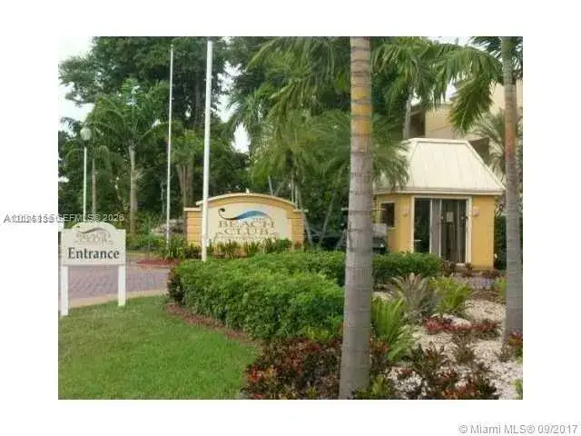 1 bedroom 1 bath Residential Lease for rent at 9351 FONTAINEBLEAU BL # B214, Miami FL 33172