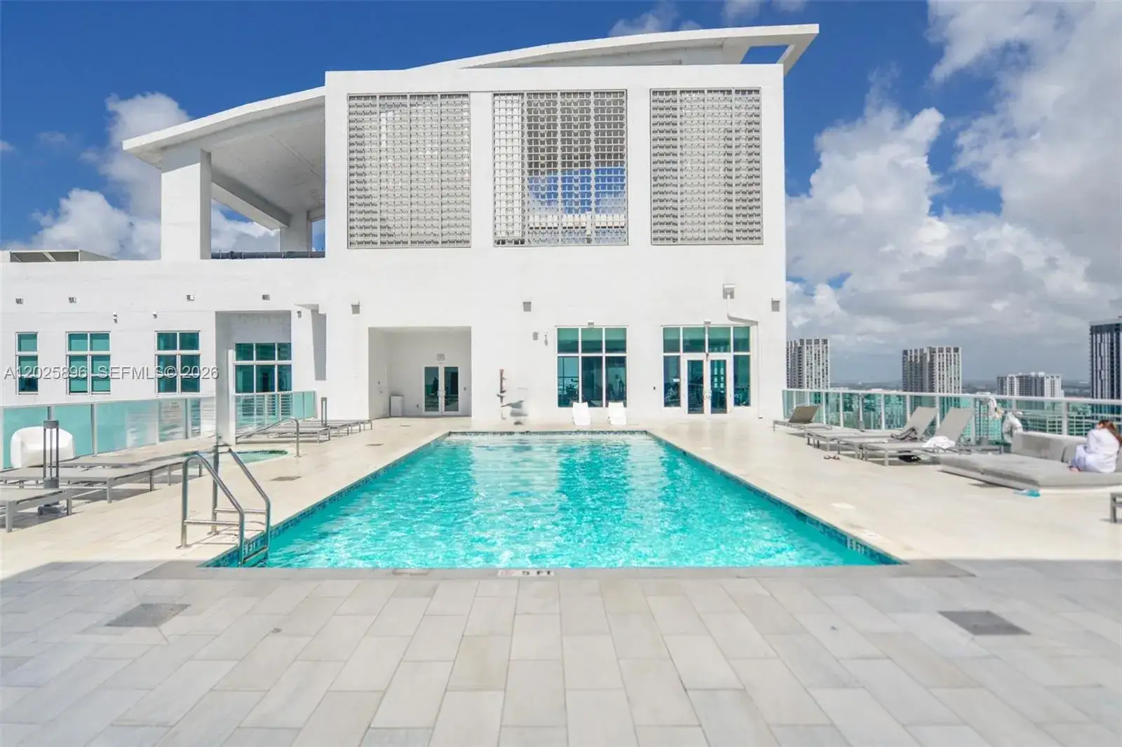 2 bedroom 2 bath Residential for sale at 133 NE 2nd Ave # 1512, Miami FL 33132