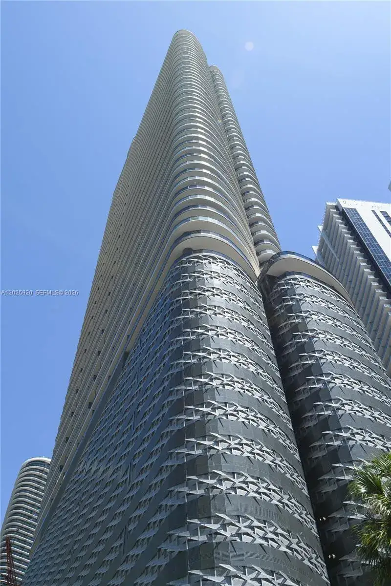 1 bedroom 1 bath Residential Lease for rent at 1000 Brickell # 2014, Miami FL 33131