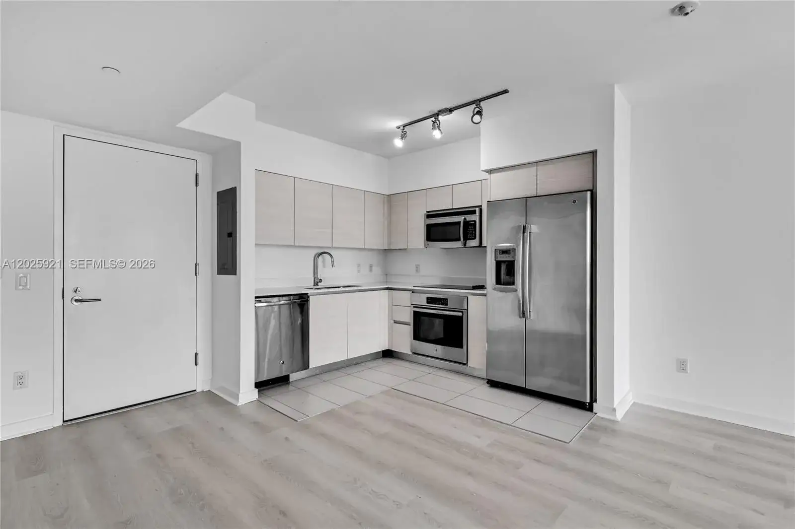 1 bedroom 1 bath Residential Lease for rent at 4250 Biscayne Blvd # 914, Miami FL 33137