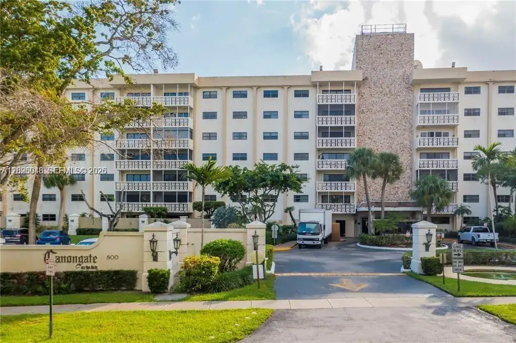 3 bedroom 2 bath Residential for sale at 800 NE 195th St # 720, Miami FL 33179