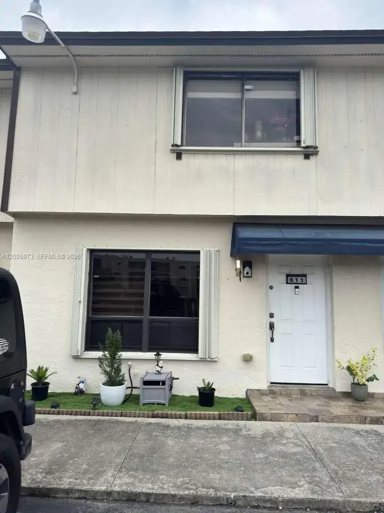 2 bedroom 2 bath Residential for sale at 8430 NW 8th St # B11, Miami FL 33126