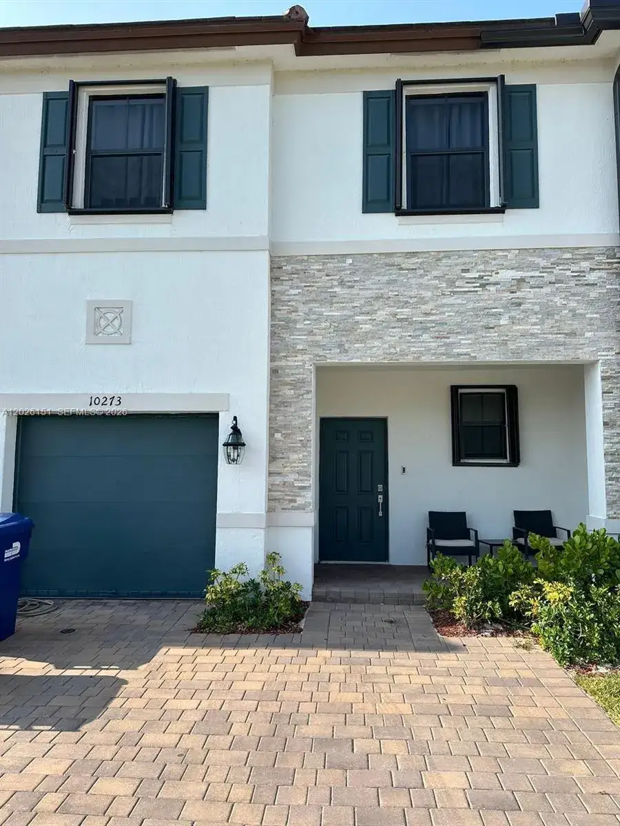 3 bedroom 2 bath Residential for sale at 10273 SW 231st Ln, Miami FL 33190