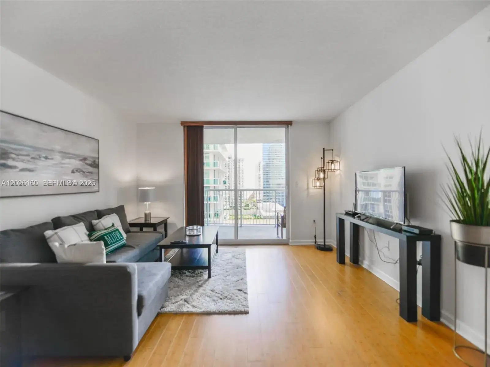 1 bedroom 1 bath Residential for sale at 1200 Brickell Bay Dr # 2119, Miami FL 33131