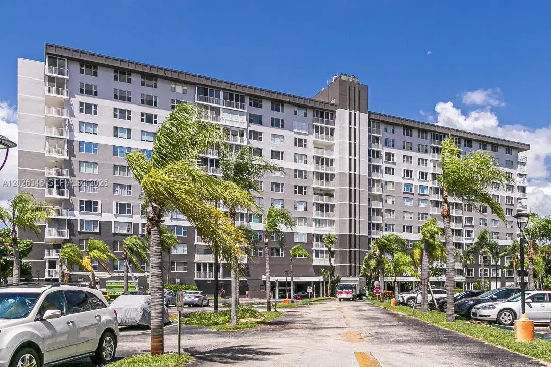 1 bedroom 1 bath Residential for sale at 3850 Washington St # 409, Hollywood FL 33021