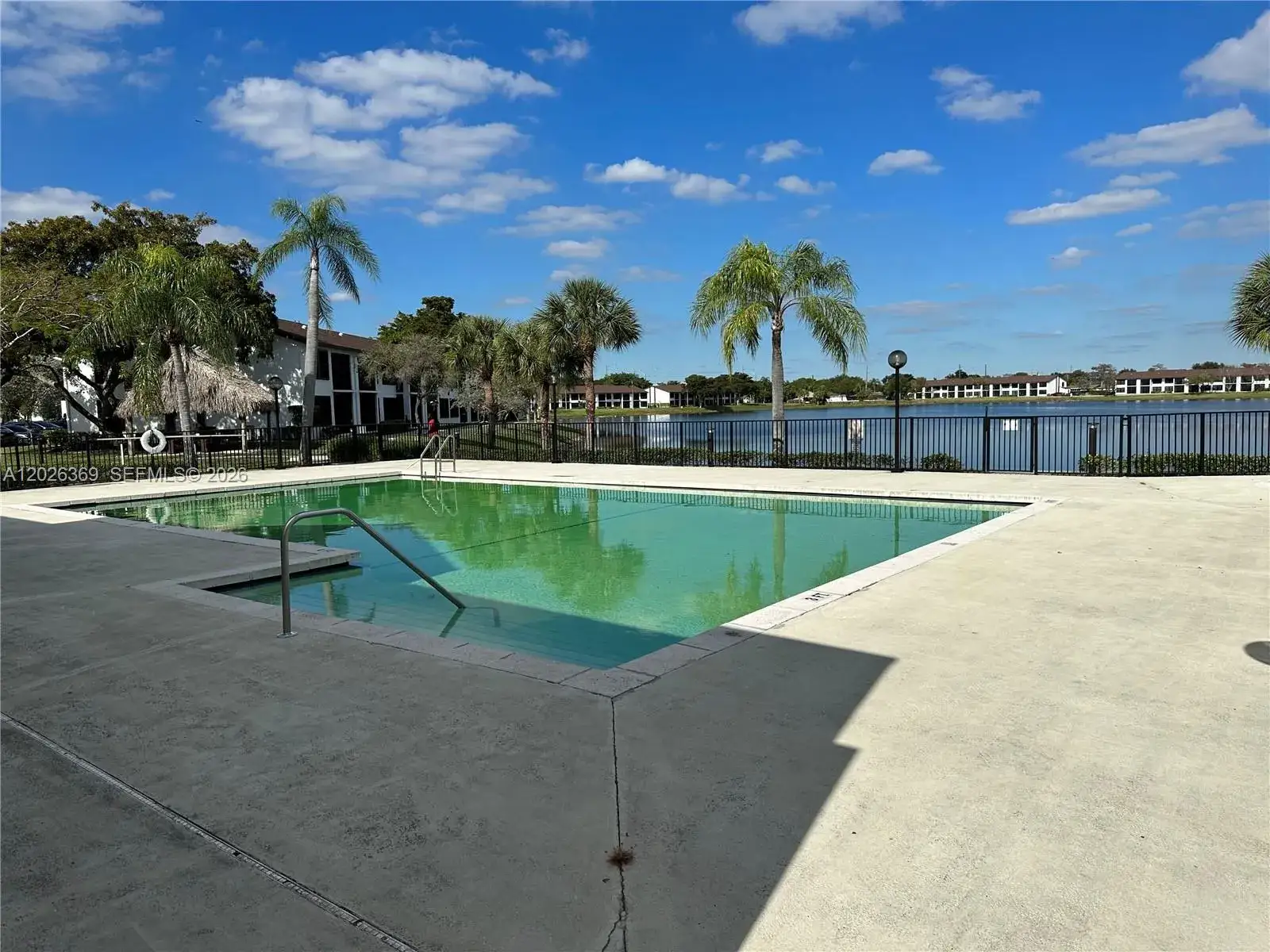2 bedroom 2 bath Residential for sale at 215 Lake Pointe Dr # 204, Oakland Park FL 33309
