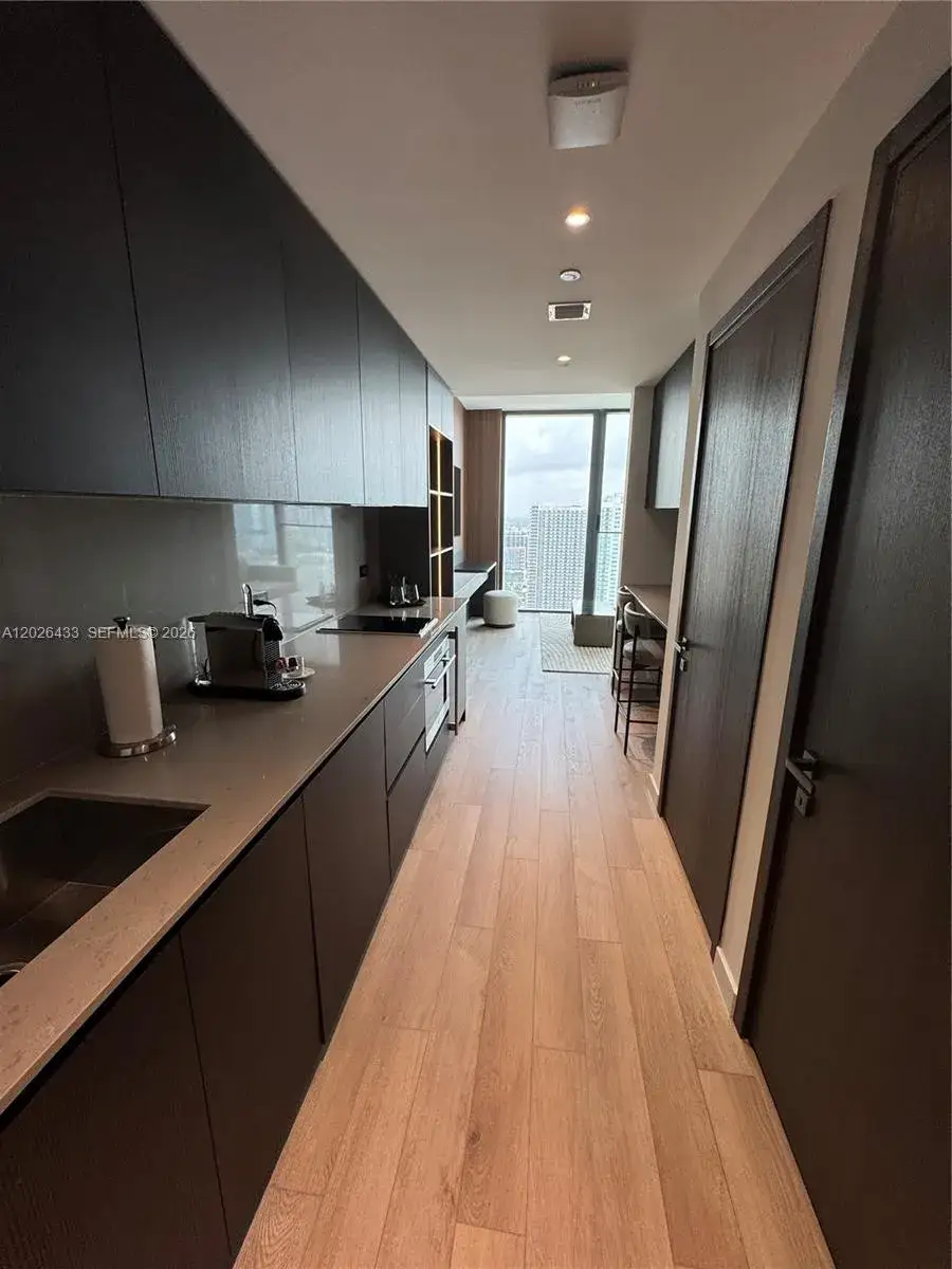 1 bedroom 1 bath Residential Lease for rent at 20 NE 11th St # 3405, Miami FL 33132