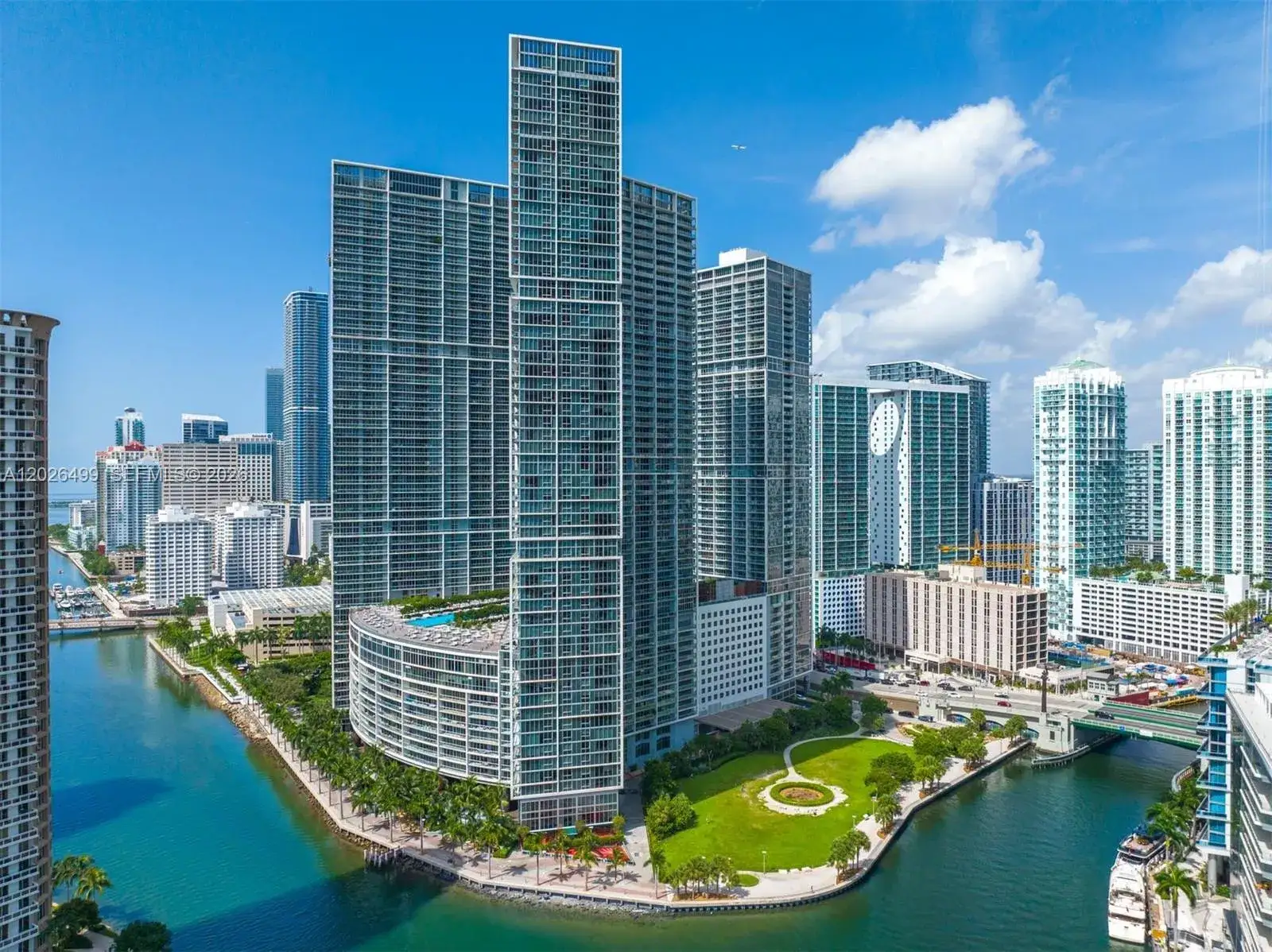 2 bedroom 2 bath Residential Lease for rent at 475 Brickell Ave # 3513, Miami FL 33131