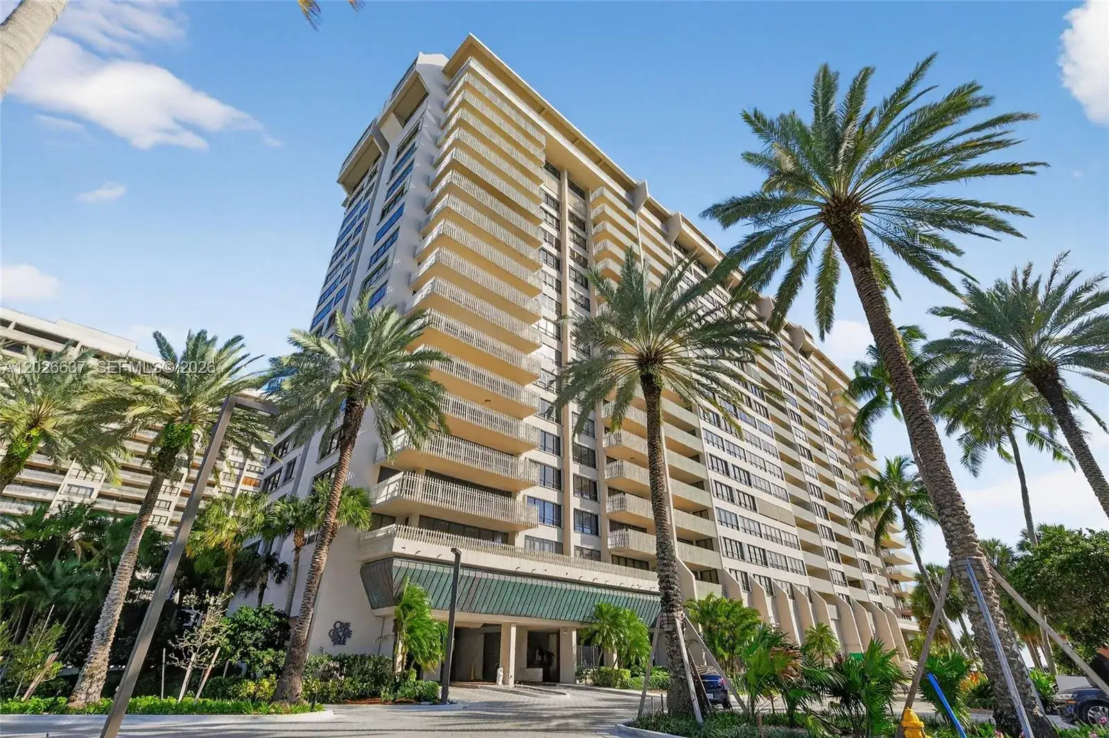 2 bedroom 2 bath Residential Lease for rent at 2 Grove Isle Dr # B1706, Miami FL 33133