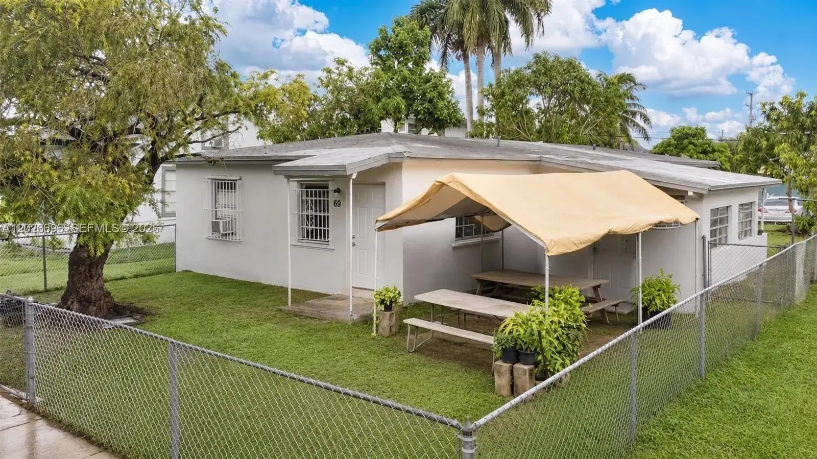 69 NW 5th St, Homestead FL 33030