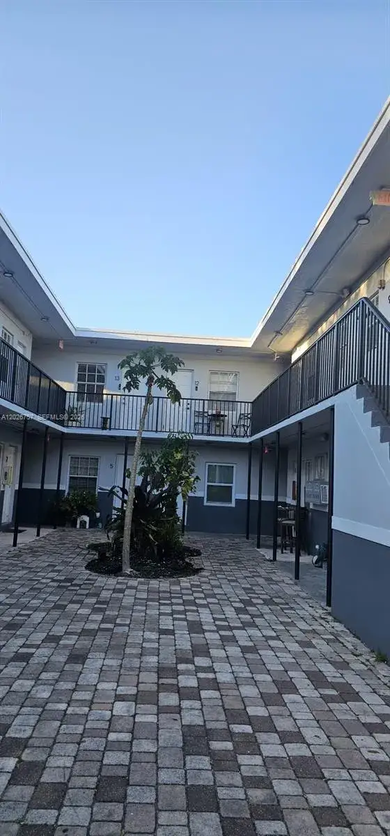 1 bedroom 1 bath Residential for sale at 3615 Thomas Ave # 13, Miami FL 33133