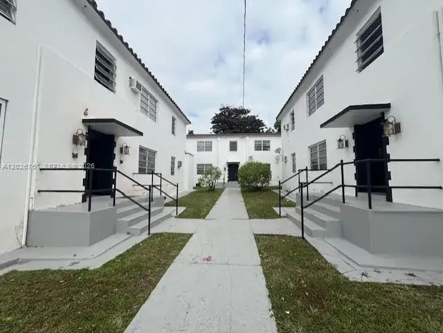 2 bedroom 1 bath Residential Lease for rent at 541 SW 7th St # 3, Miami FL 33130