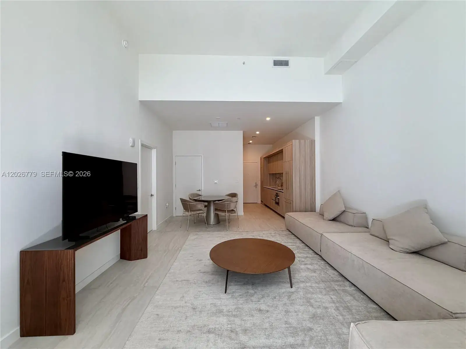 1 bedroom 1 bath Residential Lease for rent at 77 SE 5th St # 407, Miami FL 33131
