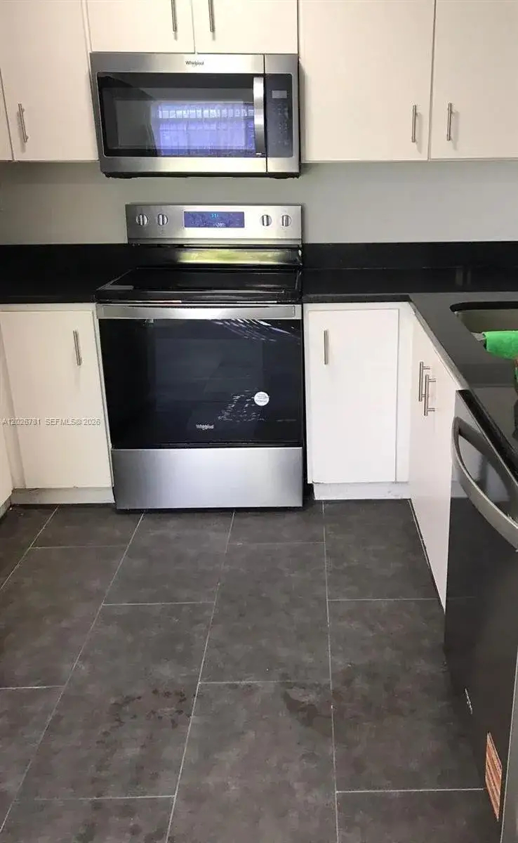 2 bedroom 2 bath Residential Lease for rent at 462 NE 210th Cir Ter # 9, Miami FL 33179
