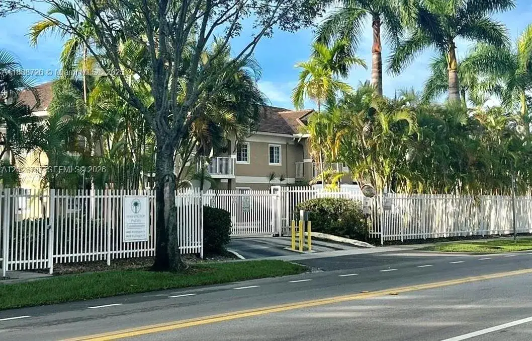 2 bedroom 2 bath Residential Lease for rent at 4812 Washington St # 147, Hollywood FL 33021