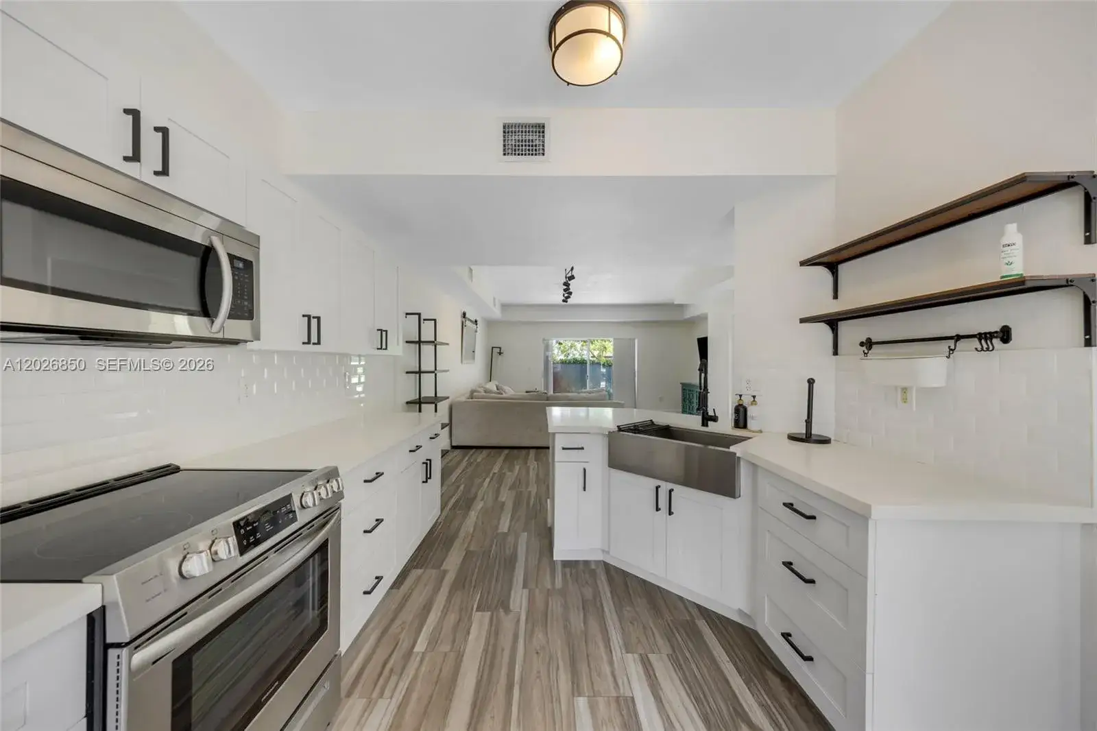 2 bedroom 2 bath Residential Lease for rent at 8942 W Flagler St # 3, Miami FL 33174