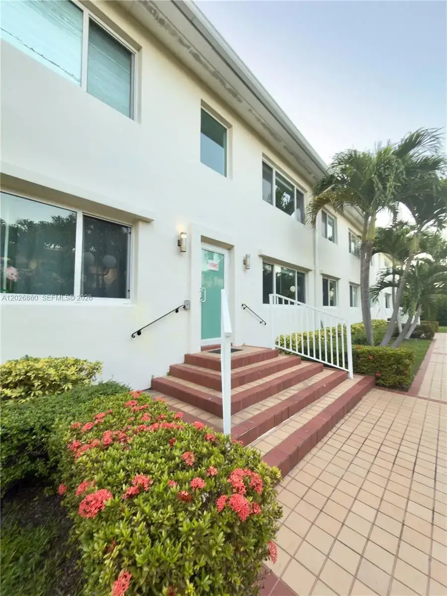 1 bedroom 1 bath Residential Lease for rent at 1045 94th St # 4, Bay Harbor Islands FL 33154