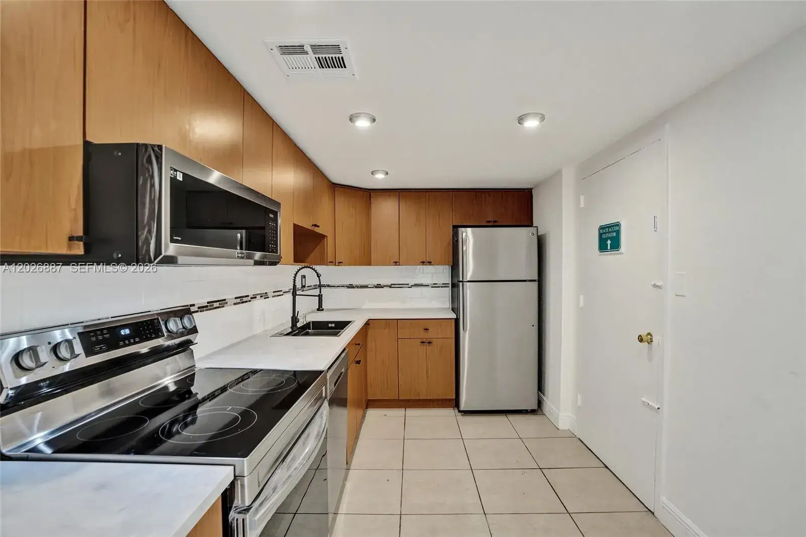 2 bedroom 2 bath Residential for sale at 1800 Sans Souci Blvd # 435, North Miami FL 33181