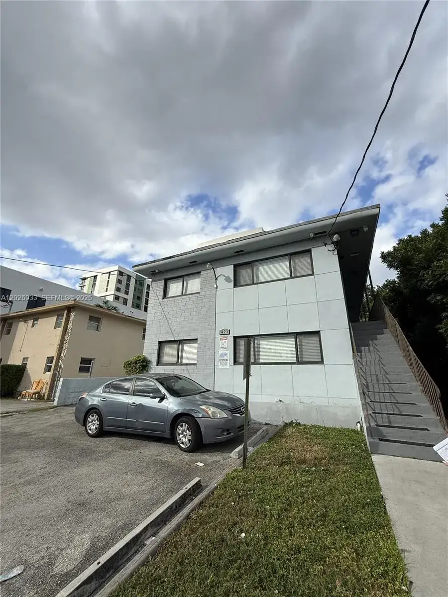 1 bedroom 1 bath Residential Lease for rent at 421 SW 6th St # 7, Miami FL 33130