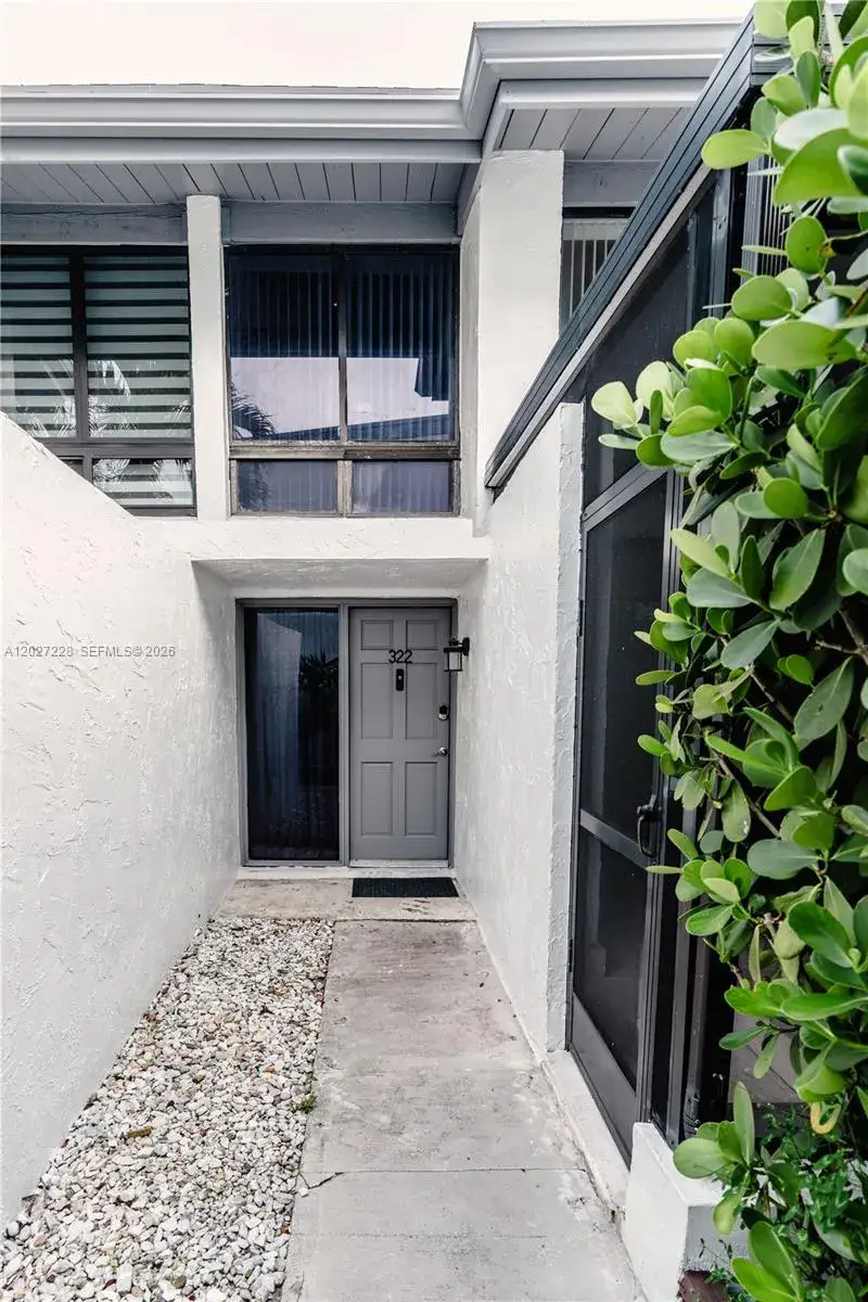 3 bedroom 2 bath Residential Lease for rent at 19200 NE 25th Ave # 322C, Miami FL 33180