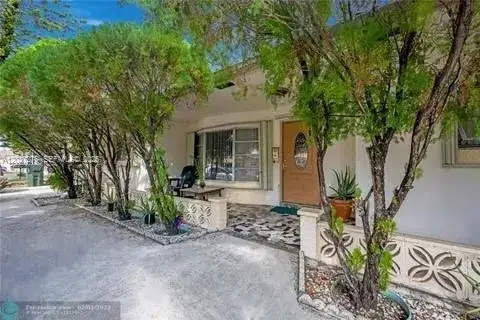 5 bedroom 3 bath Residential for sale at 1109 NE 4th Ct, Hallandale Beach FL 33009