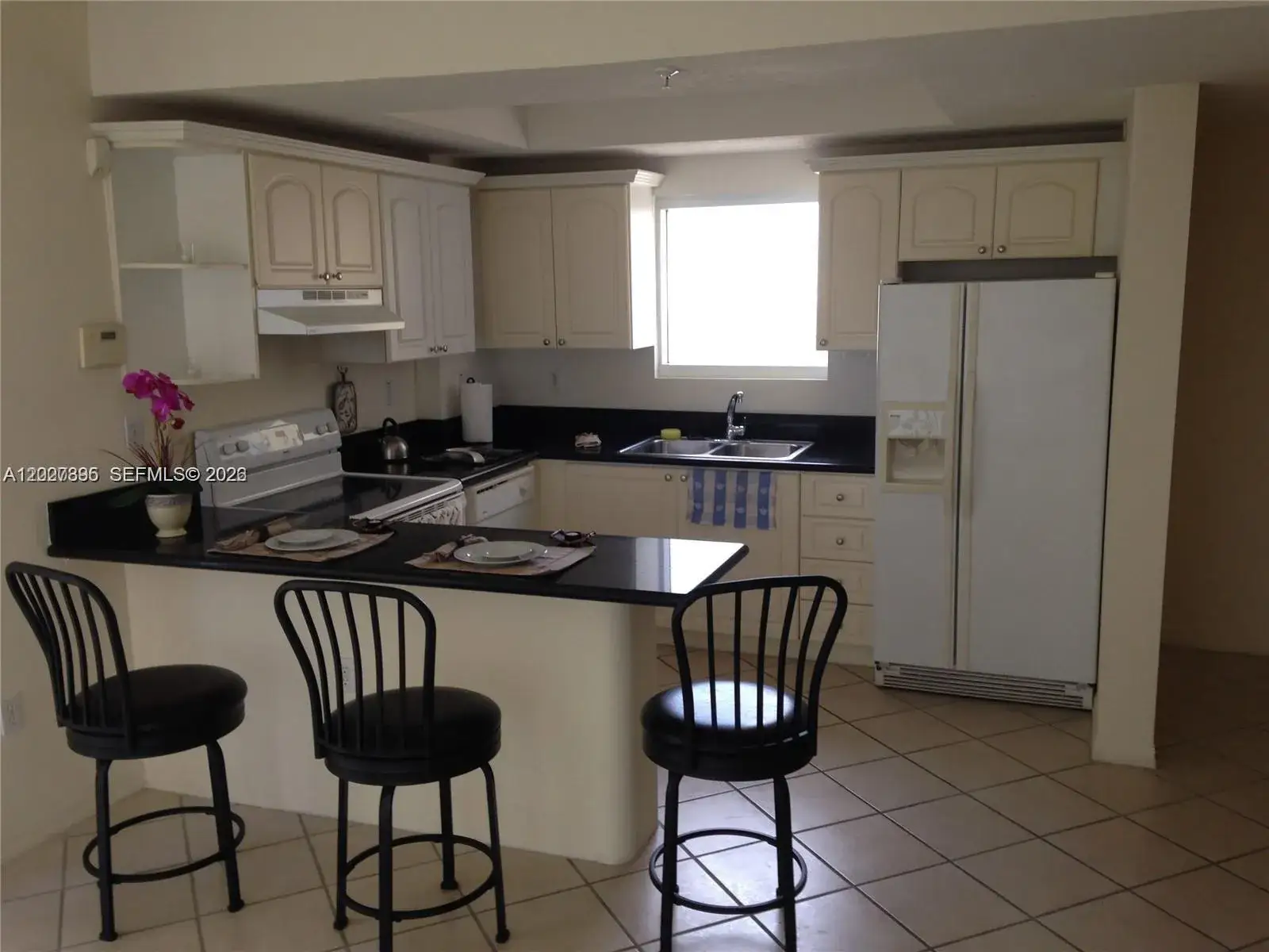 1 bedroom 1 bath Residential Lease for rent at 3500 Coral Way # 01, Miami FL 33145