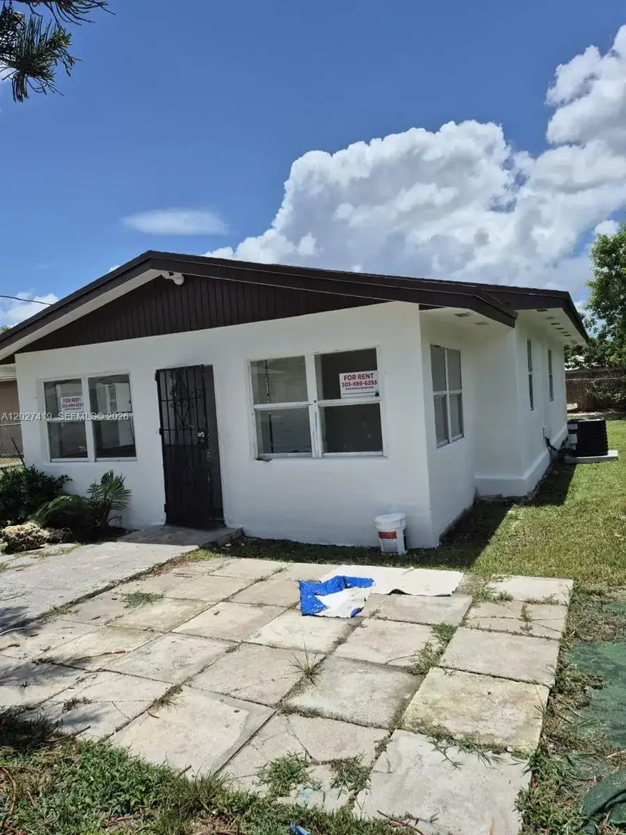 3 bedroom 1 bath Residential for sale at 525 SW 8th Ave, Homestead FL 33030