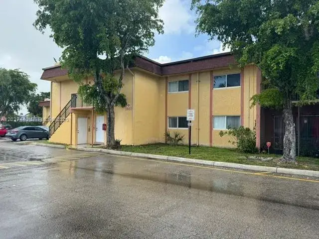 1 bedroom 1 bath Residential for sale at 2854 NW 55th Ave # 2B, Lauderhill FL 33313