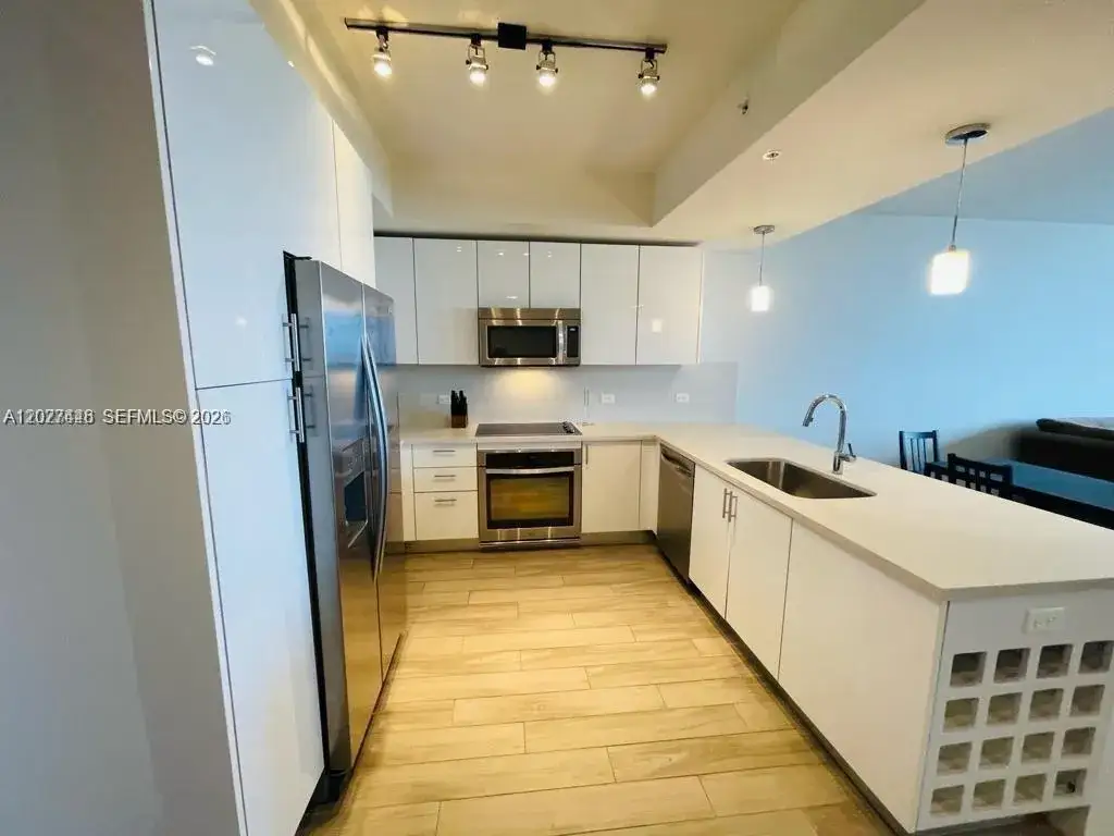 1 bedroom 1 bath Residential Lease for rent at 999 SW 1st Ave # 2613, Miami FL 33130