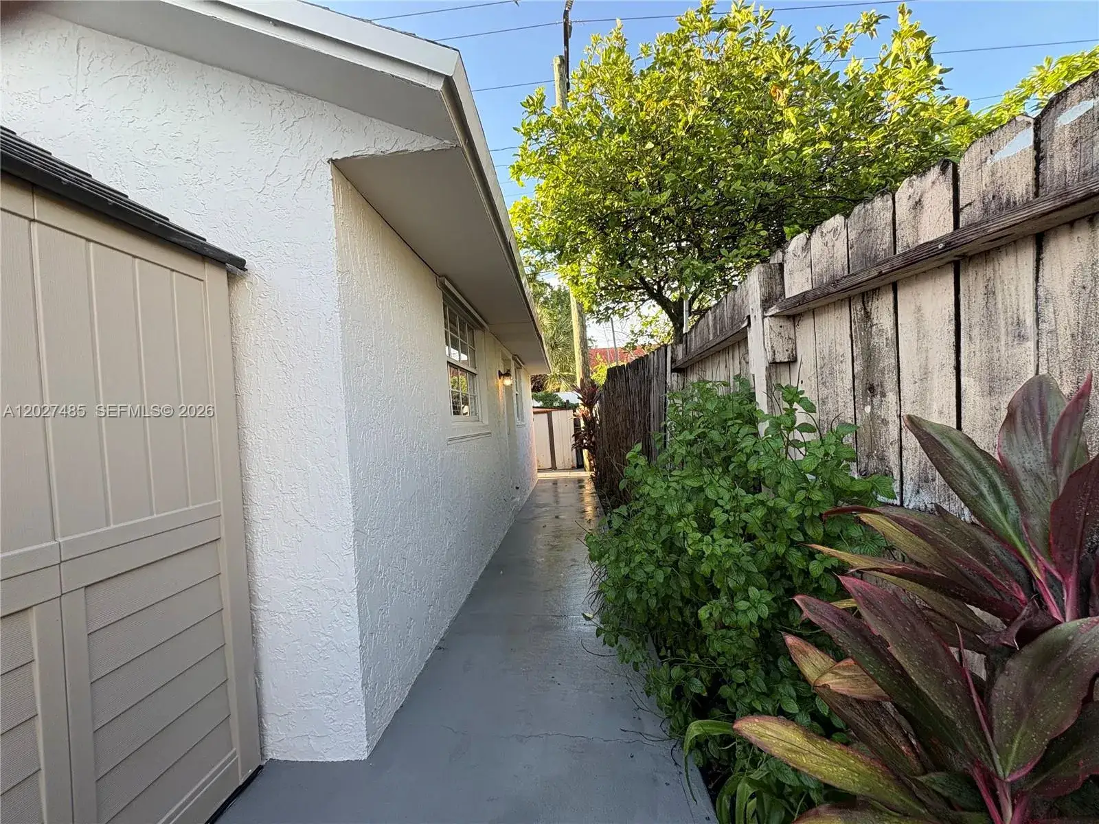 1 bedroom 1 bath Residential Lease for rent at 6753 SW 39th Ter Rear, Miami FL 33155