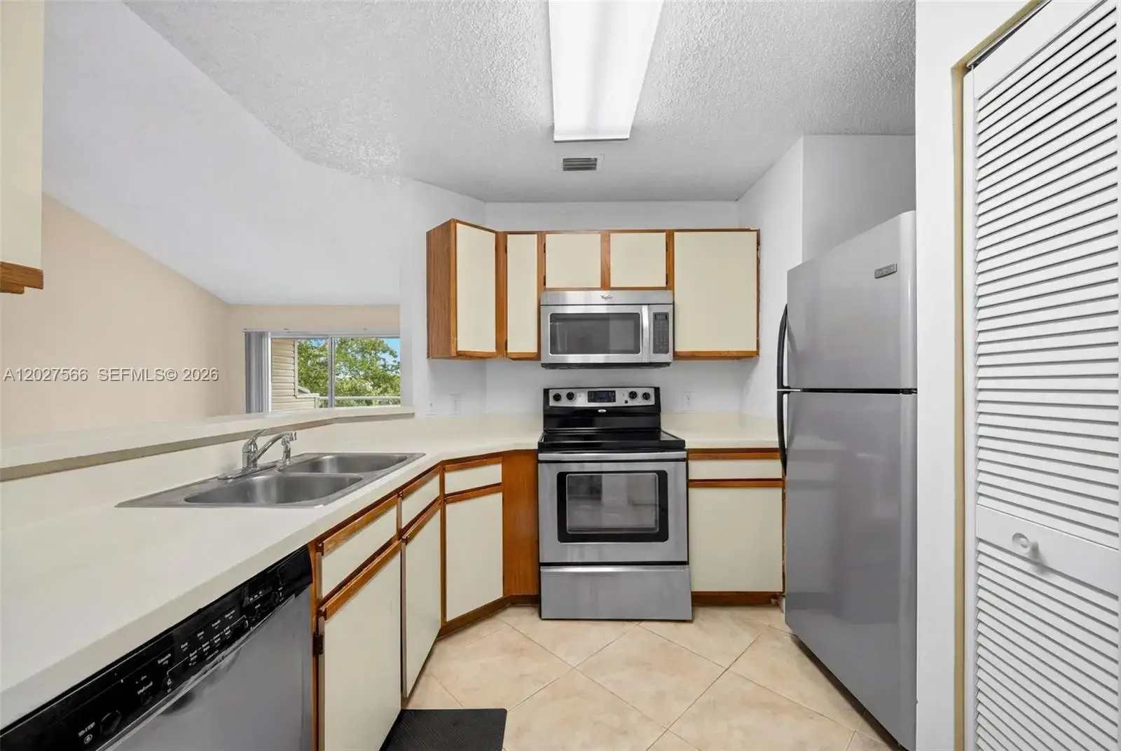1 bedroom 1 bath Residential for sale at 3405 NW 44th St # 205, Oakland Park FL 33309