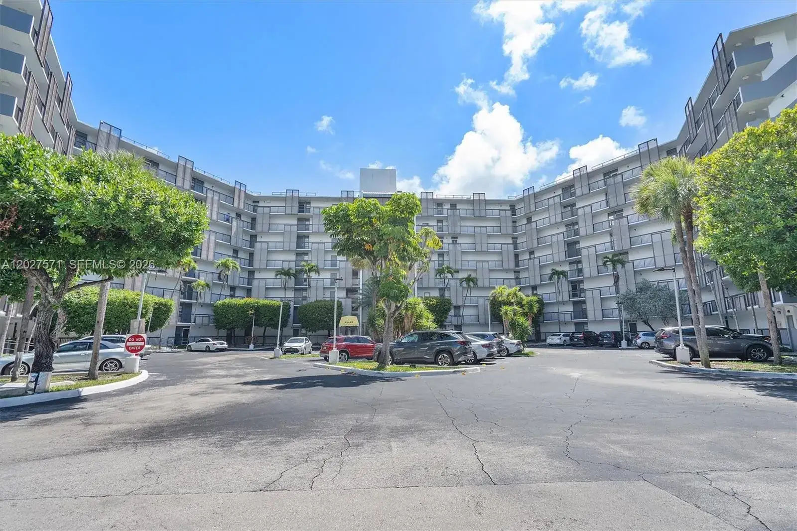 1 bedroom 1 bath Residential for sale at 20400 W Country Club Dr # 214, Aventura FL 33180