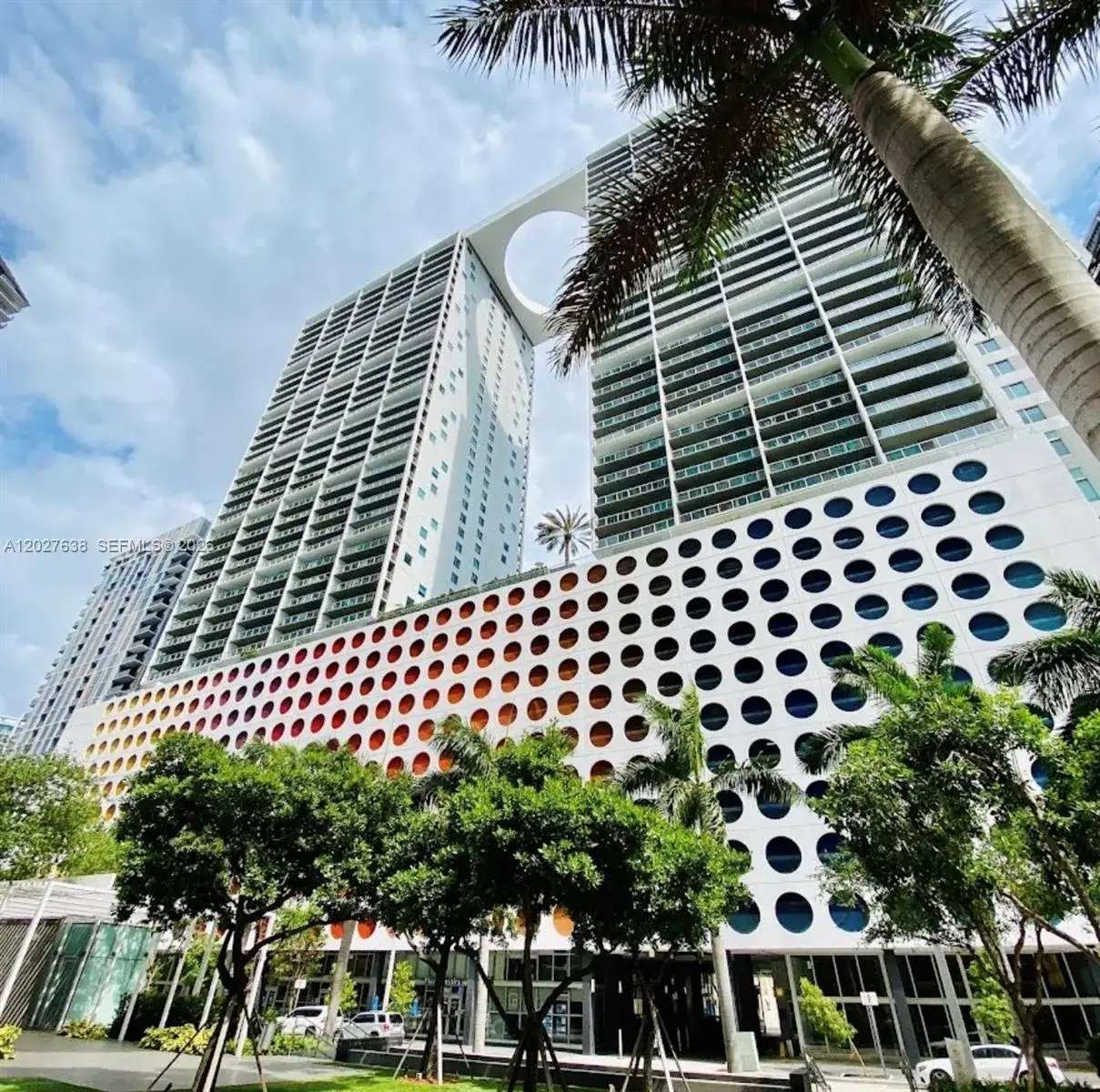 2 bedroom 2 bath Residential for sale at 500 Brickell Ave # 3910, Miami FL 33131