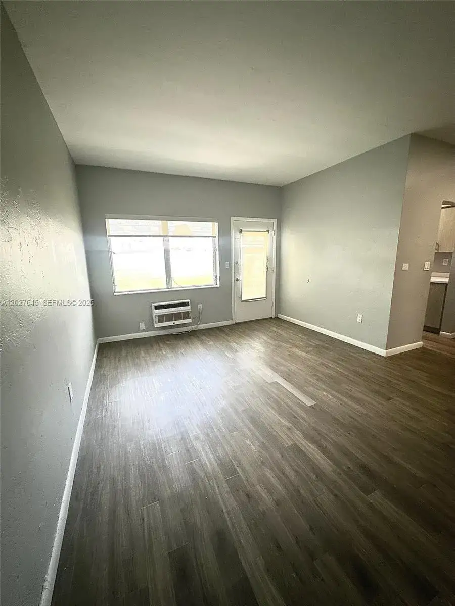 1 bedroom 1 bath Residential Lease for rent at 710 Meridian Ave # 9, Miami Beach FL 33139