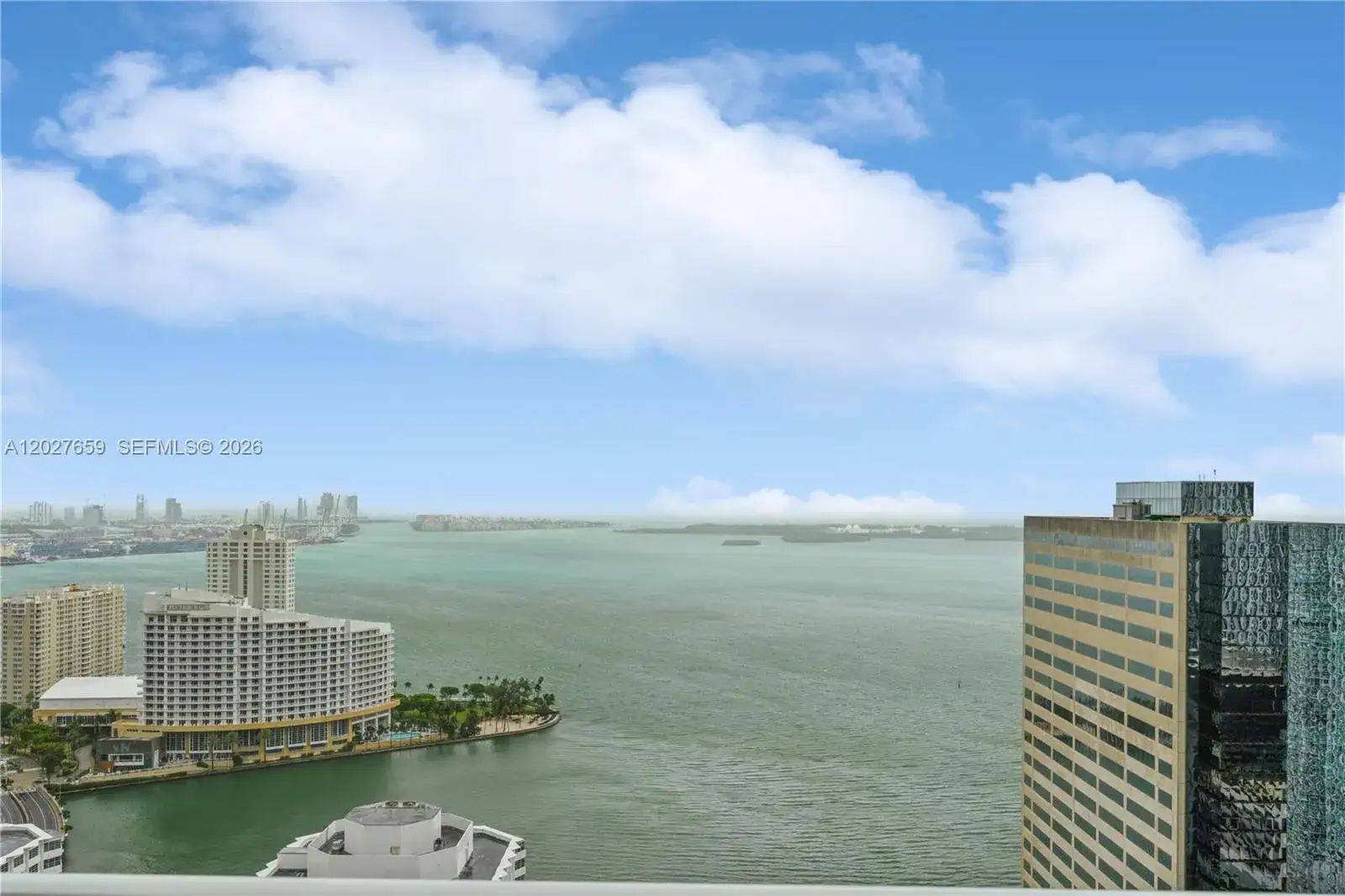 2 bedroom 2 bath Residential Lease for rent at 951 Brickell Ave # 3706, Miami FL 33131
