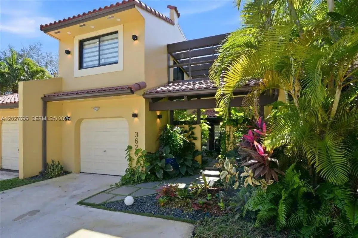 3 bedroom 2 bath Residential for sale at 3629 Estepona Ave # 27, Doral FL 33178
