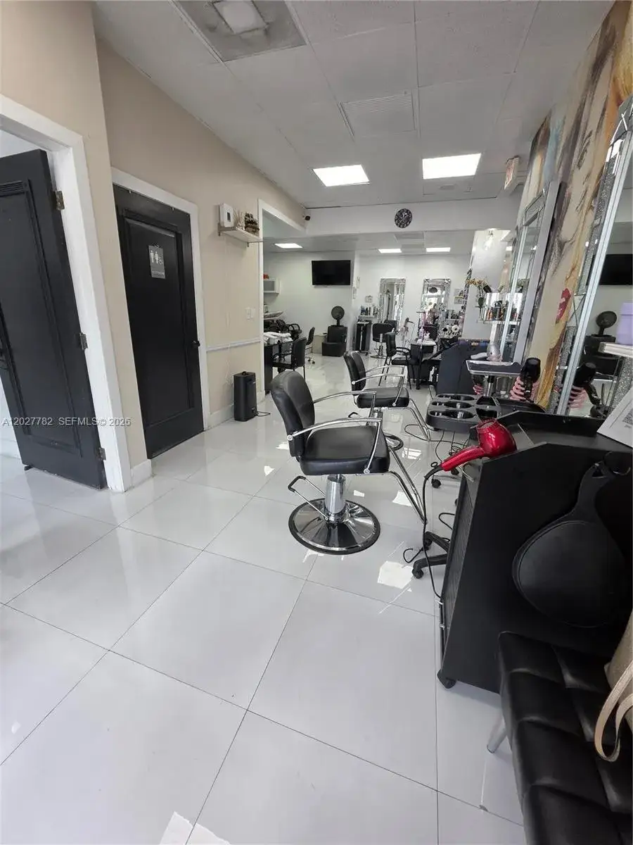 2475 NW 95th Ave, Doral FL 33172
