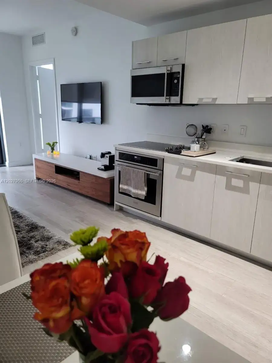 1 bedroom 1 bath Residential for sale at 55 SW 9th St # 2709, Miami FL 33130