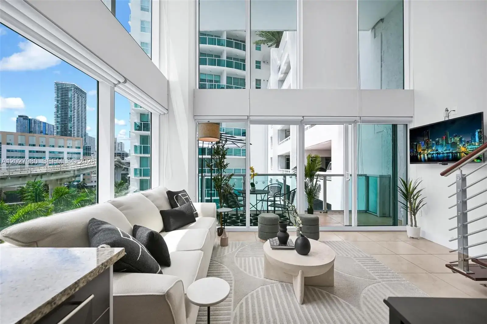 2 bedroom 2 bath Residential Lease for rent at 41 SE 5th St # 517, Miami FL 33131